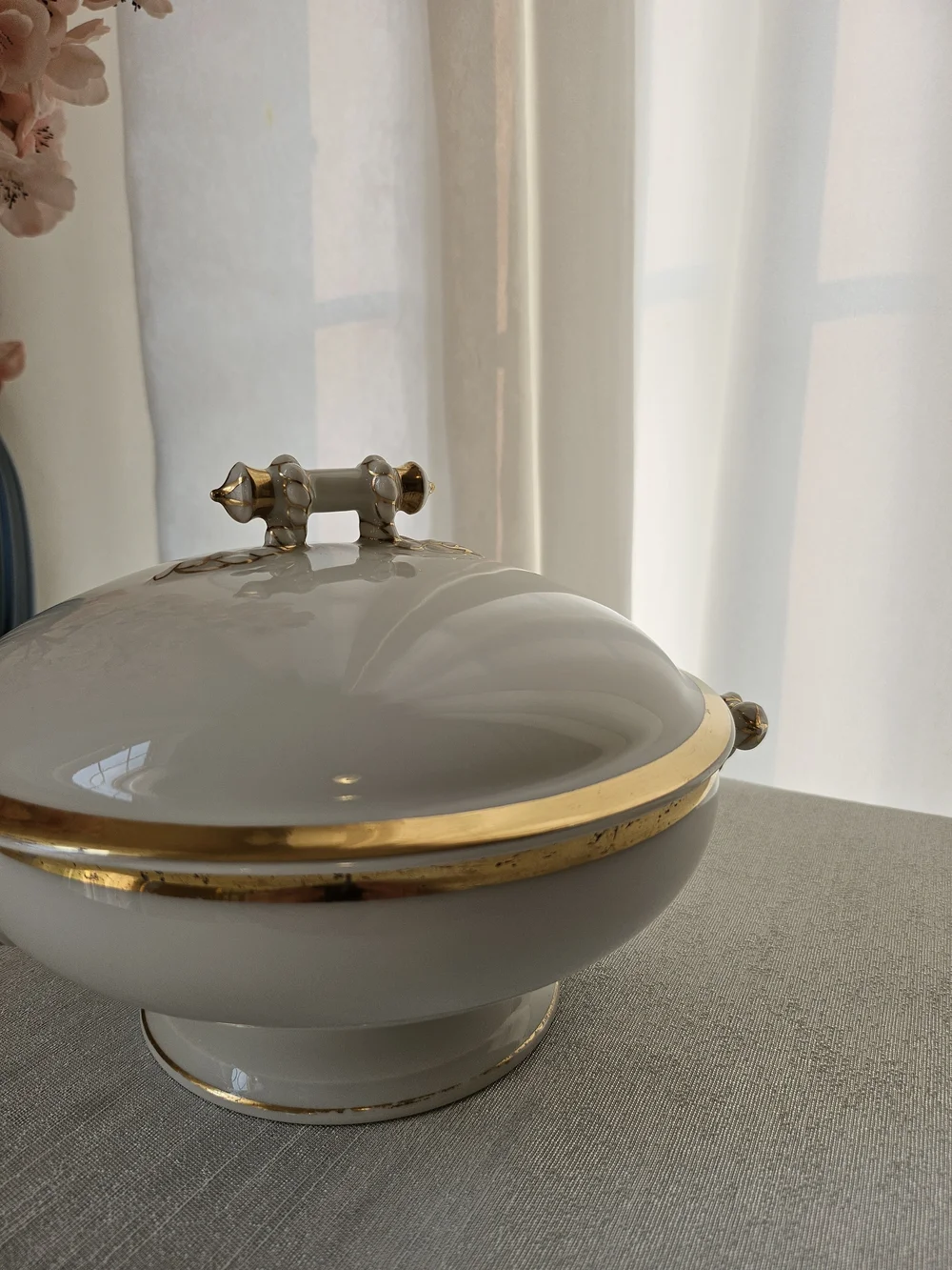 Haviland & Limoges & Co Covered Serving Bowl Ceramic Tureenn Etched Gold Handles